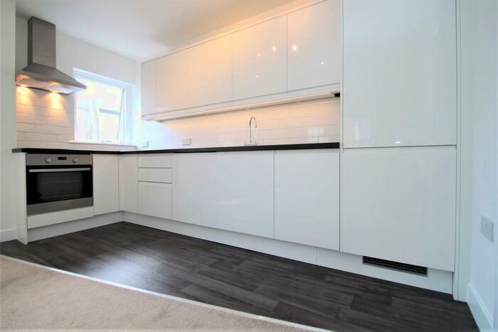 1 Bedroom Apartment To Rent In Dunbar Road, New Malden, KT3