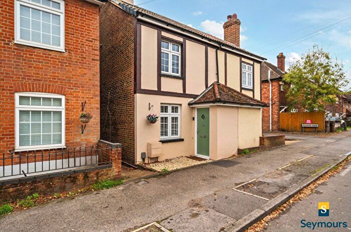 2 Bedroom Semi-detached House For Sale In Guildford, Surrey, GU1
