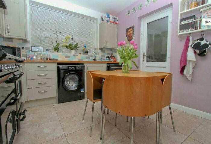 2 Bedroom Ground Maisonette To Rent In Marsh Road, Pinner, HA5