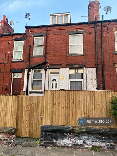 3 Bedroom Terraced House To Rent In Longroyd View, Leeds, LS11