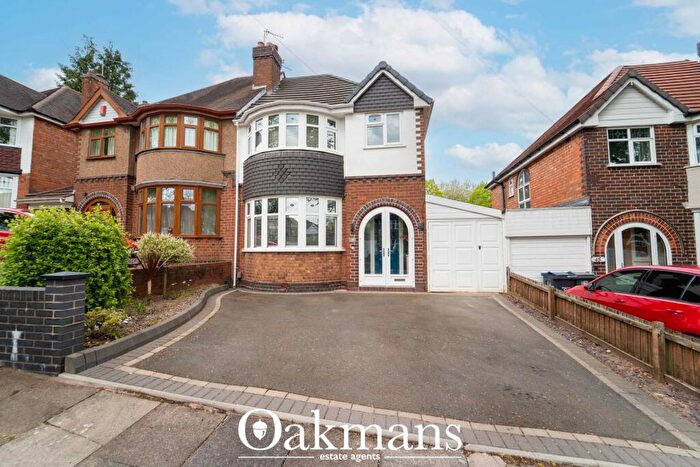 3 Bedroom Semi-Detached House For Sale In Beverley Court Road, Quinton, Birmingham, West Midlands, B32