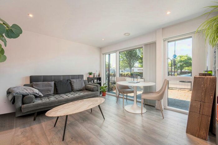 1 Bedroom Flat To Rent In Vantage Court, Old Kent Road, SE1