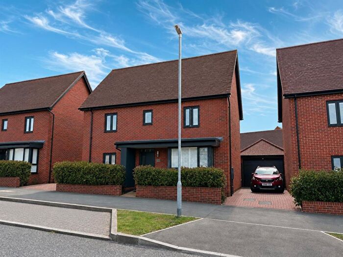 3 Bedroom Detached House For Sale In Parkland Drive, Kingsnorth, Ashford, TN23