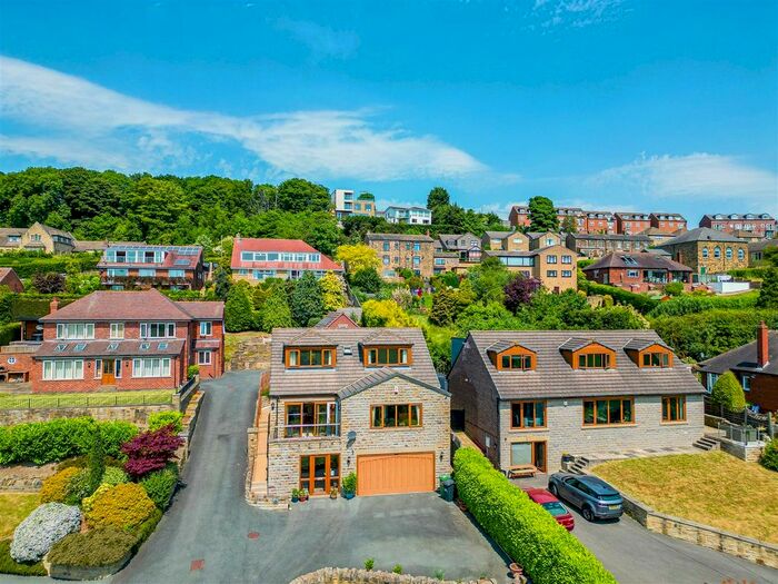 4 Bedroom Detached House For Sale In Briestfield Road, Dewsbury, WF12