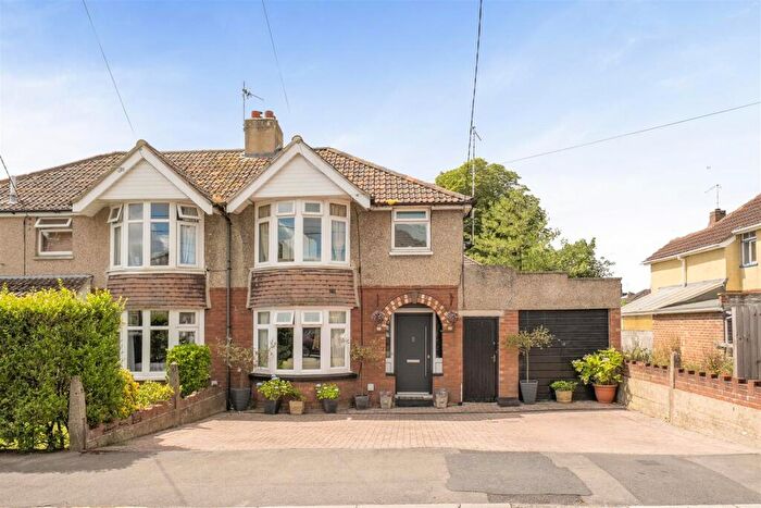 3 Bedroom Semi-Detached House For Sale In Park Avenue, Chippenham, SN14