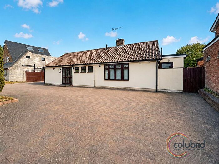 5 Bedroom Detached Bungalow For Sale In High Road, North Stifford, RM16