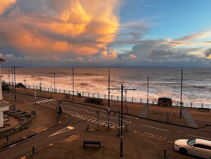 1 Bedroom Flat To Rent In Esplanade, Porthcawl, CF36