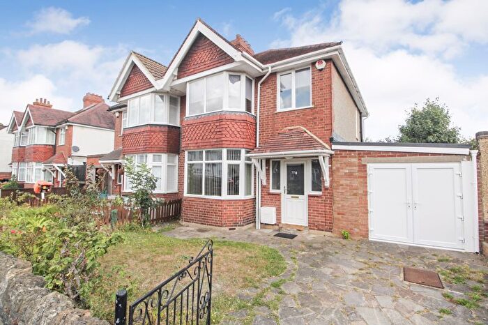 3 Bedroom Semi-Detached House For Sale In Lynton Grove, Bedford, MK42