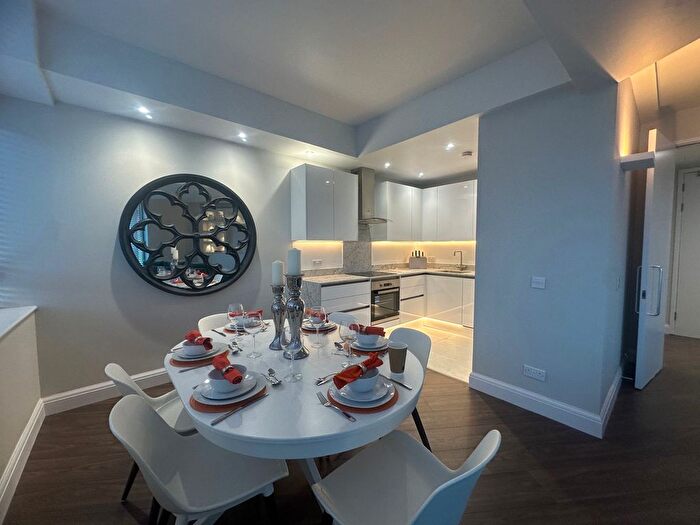 2 Bedroom Flat To Rent In City Road, Old Street, London, EC1V