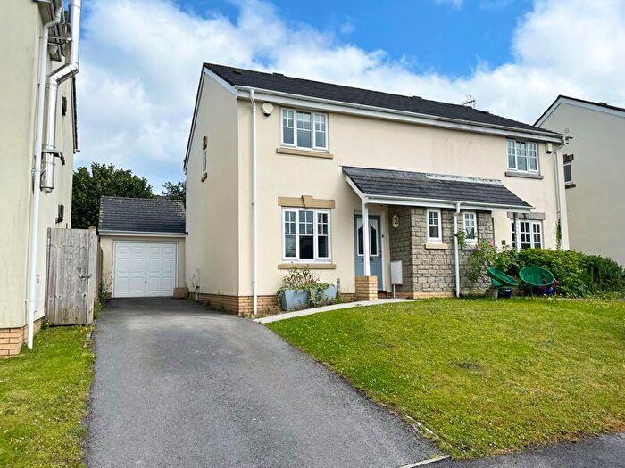 3 Bedroom Semi-Detached House For Sale In Badgers Brook Close, Cowbridge, The Vale Of Glamorgan, CF71