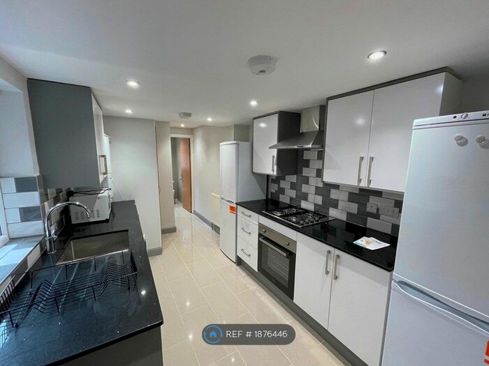 6 Bedroom Terraced House To Rent In Donnington Gardens, Reading, RG1