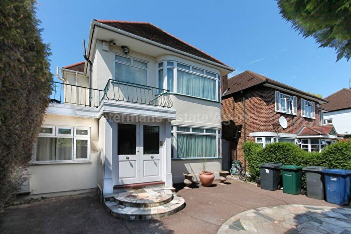 4 Bedroom Detached House To Rent In Penshurst Gardens, Edgware, HA8