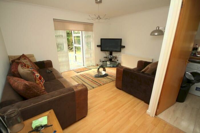 1 Bedroom Flat To Rent In Halley Garden, Lewisham, SE13