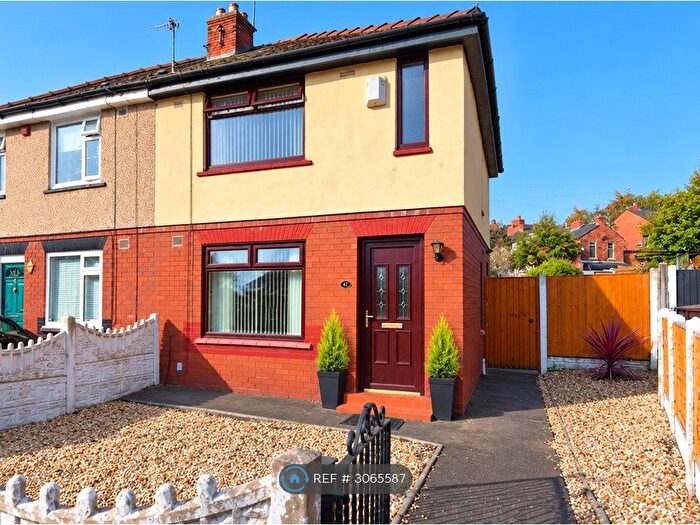 3 Bedroom Semi-Detached House To Rent In Almond Grove, Wigan, WN5