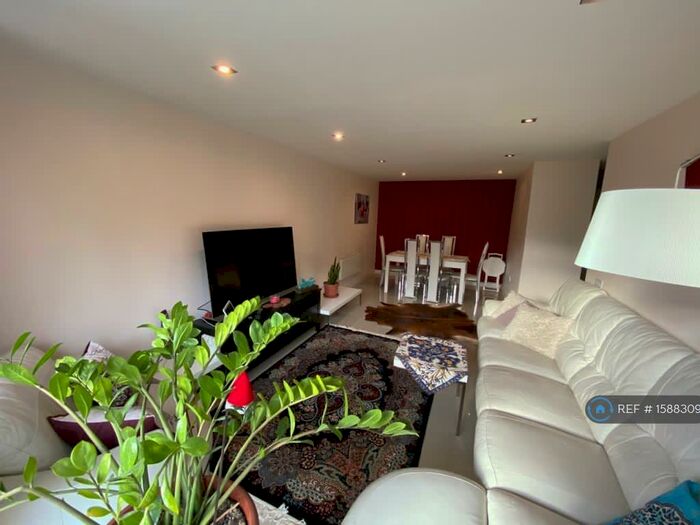 3 Bedroom Flat To Rent In Azure House, London, NW10