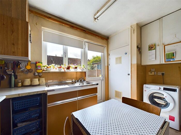 2 Bedroom Flat For Sale In Chase Cross Road, Romford, RM5