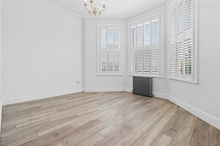 2 Bedroom Flat For Sale In Upperton Gardens, Eastbourne, BN21