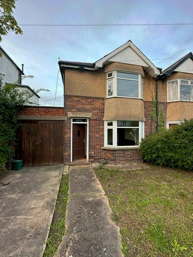 3 Bedroom Semi-Detached House To Rent In Cricket Road, Oxford, OX4