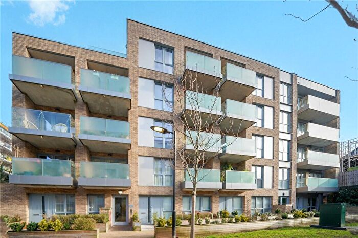 2 Bedroom Apartment For Sale In Cross Lane, London, N8