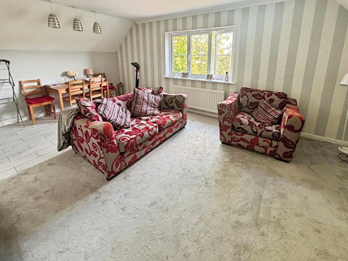 2 Bedroom Flat To Rent In Cranmer Court, St Lawrence Road, Upminster, RM14