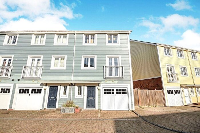 5 Bedroom End Of Terrace House To Rent In Higham Avenue, Snodland, Kent, ME6