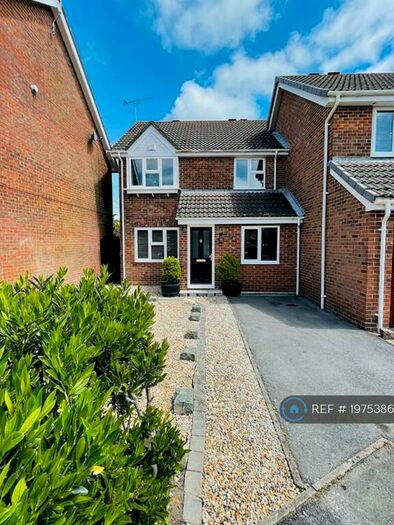 4 Bedroom Semi-Detached House To Rent In Henry Close, Holbury, Southampton, SO45