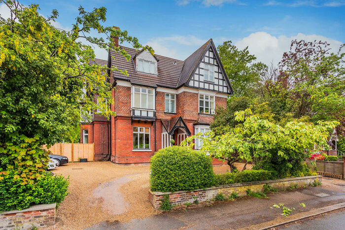 1 Bedroom Ground Flat To Rent In Somers Road, Reigate, RH2