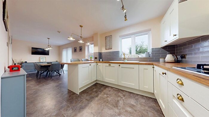 4 Bedroom Detached House For Sale In Kirkstall Place, Oldbrook, Milton Keynes, MK6