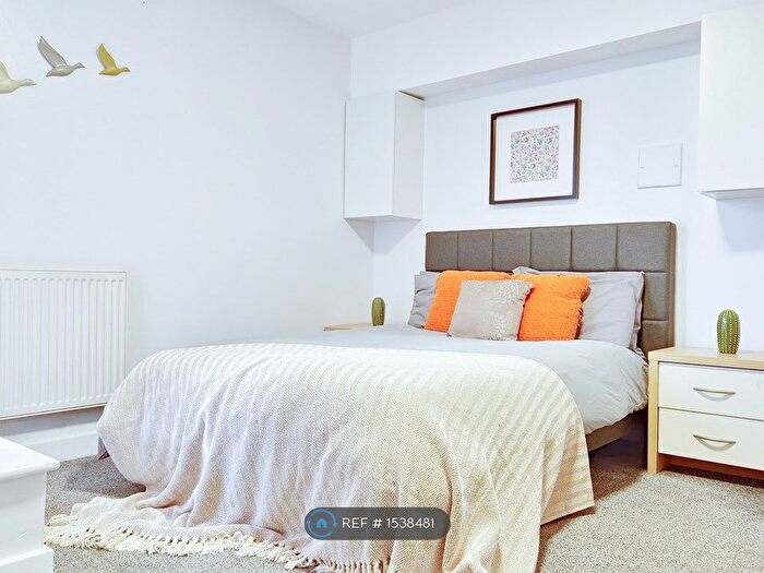 2 Bedroom Flat To Rent In Barrier Point Road, London, E16