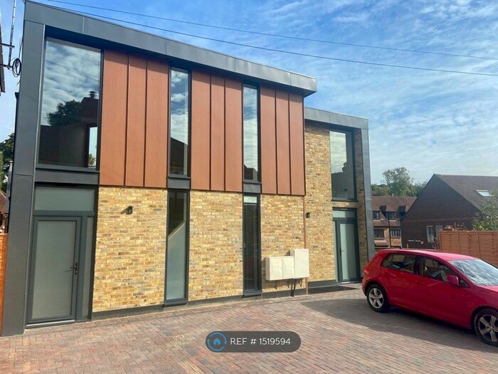 4 Bedroom Flat To Rent In Berks Hill, Chorleywood, Rickmansworth, WD3
