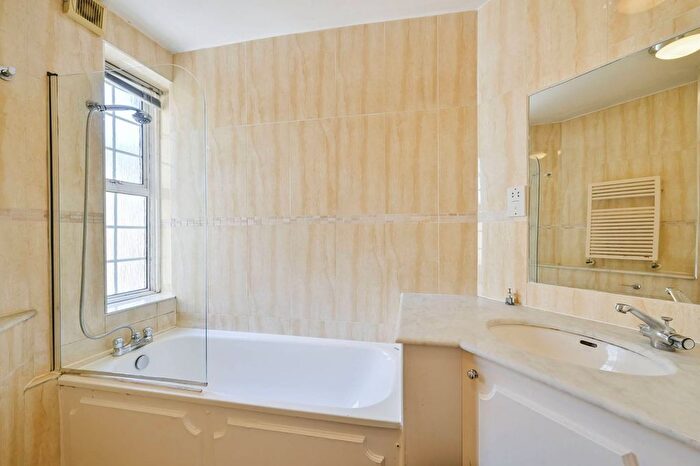 1 Bedroom Flat To Rent In Harrowby Street, Marylebone, London, W1H