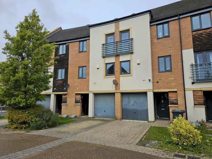 3 Bedroom Flat To Rent In Farrow Avenue, Hampton Hargate, PE7