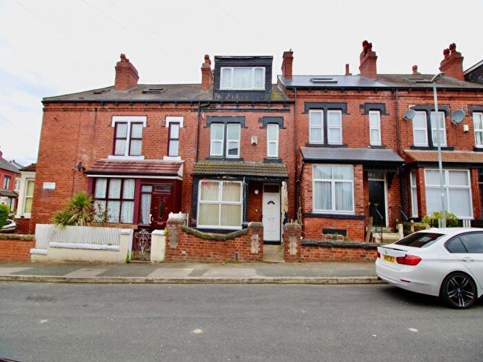 1 Bedroom Flat To Rent In Baldovan Place, Leeds, LS8