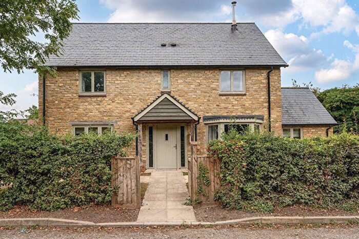 4 Bedroom Detached House For Sale In Walnut Court, West Hanney, OX12
