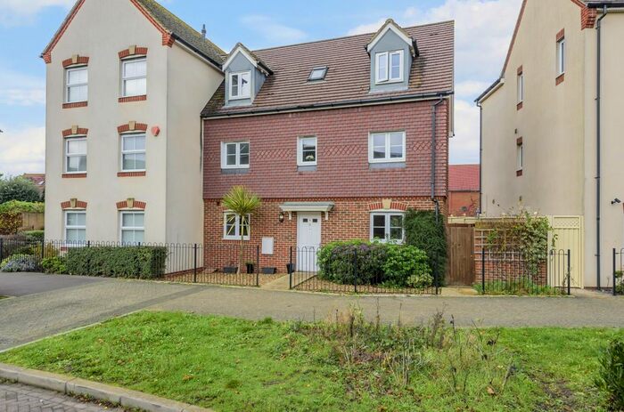 4 Bedroom Semi-Detached House To Rent In Merlin Way, Bracknell, Berkshire, RG12