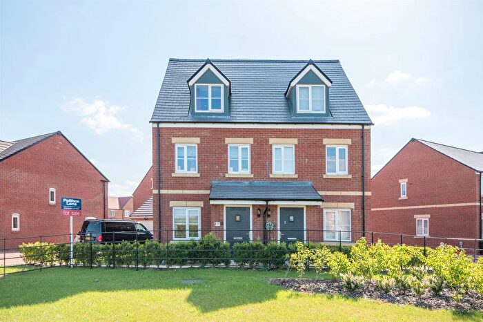 3 Bedroom Semi-Detached House For Sale In Woodpecker Drive, Rothwell, Kettering, NN14