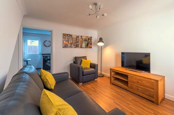 2 Bedroom Flat To Rent In Goods Yard Close, Loughborough LE11