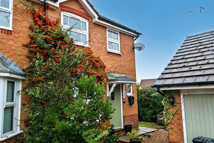 3 Bedroom End Of Terrace House For Sale In Trafford Close, Shenley, WD7