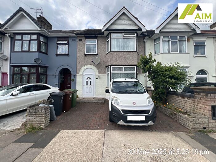 3 Bedroom Terraced House To Rent In Salisbury Avenue, Barking, IG11