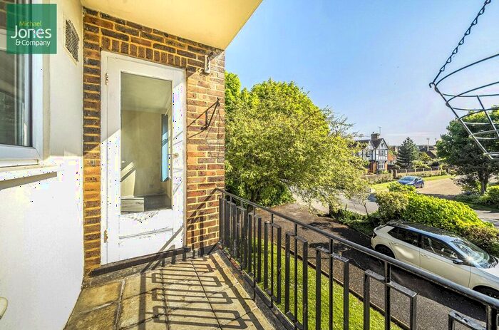 2 Bedroom Flat To Rent In Wallace Court, Wallace Avenue, Worthing, West Sussex, BN11