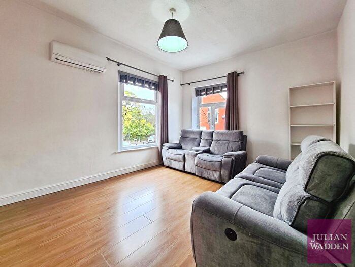 3 Bedroom Flat To Rent In Stockport Road, Romiley, Stockport, SK6