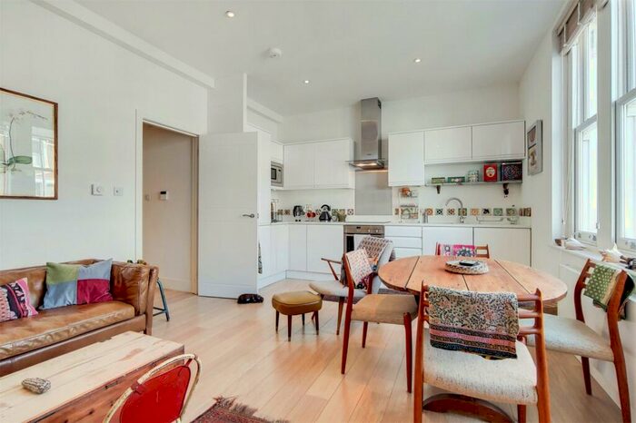 2 Bedroom Apartment To Rent In Northcote Road, SW11
