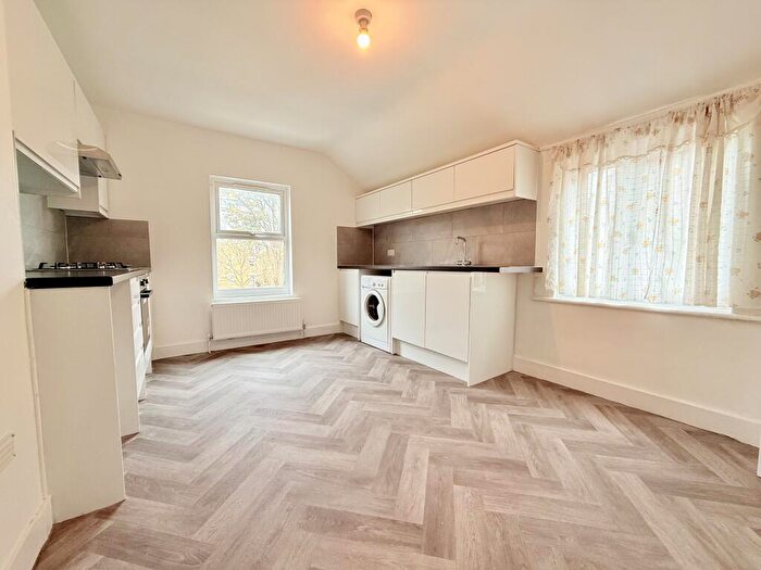 2 Bedroom Maisonette To Rent In Brownhill Road, SE6