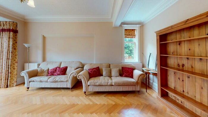 5 Bedroom Detached House To Rent In A Four Bedroom House To Rent In Kenley, CR8