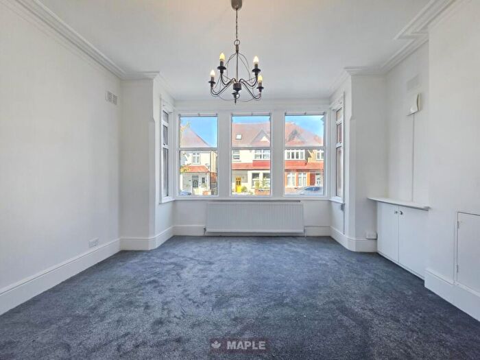 3 Bedroom Maisonette For Sale In Cunningham Park, Harrow, HA1