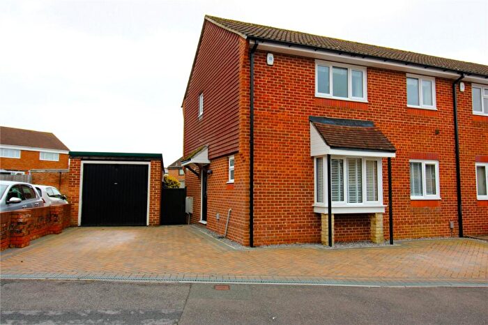 4 Bedroom End Of Terrace House For Sale In Runnymede, Fareham, Hampshire, PO15