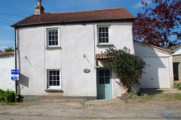 2 Bedroom Cottage To Rent In Arlington Terrace, EX33