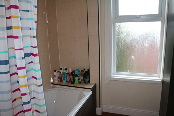 8 Bedroom Terraced House To Rent In Hyde Park Road, Leeds, LS6