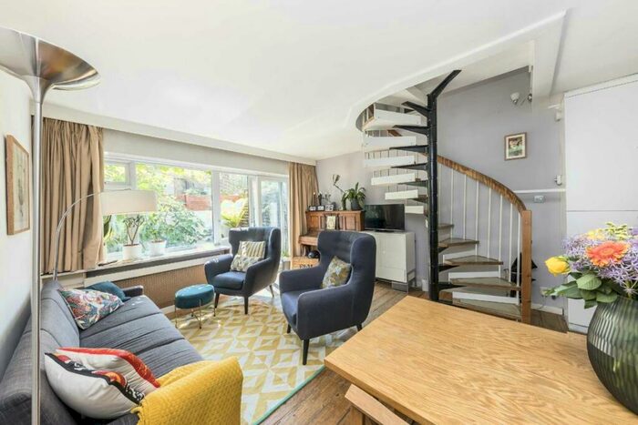 3 Bedroom Terraced House To Rent In Vauxhall Walk, Vauxhall, SE11