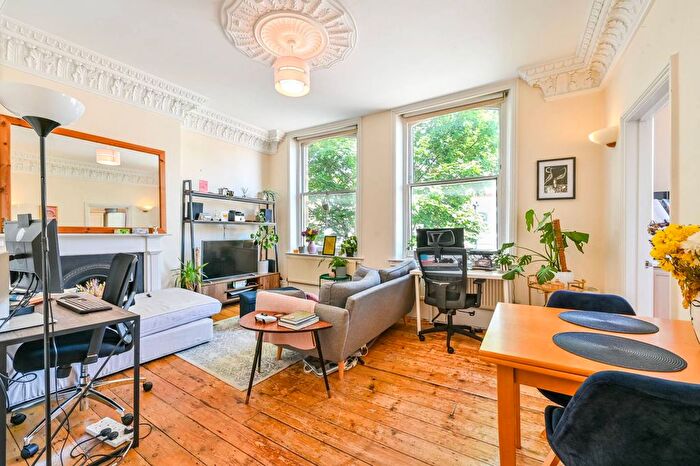 2 Bedroom Flat To Rent In Gloucester Drive, Finsbury Park, London, N4